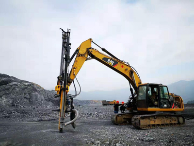 挖掘机改潜孔钻机 矿山钻凿炮孔的创新施工方案