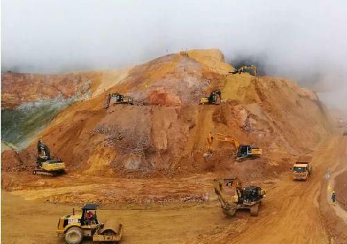 中国铁建斩获厄瓜多尔铜矿大单 开启海外矿产投资新篇章，矿山施工设备崭露锋芒